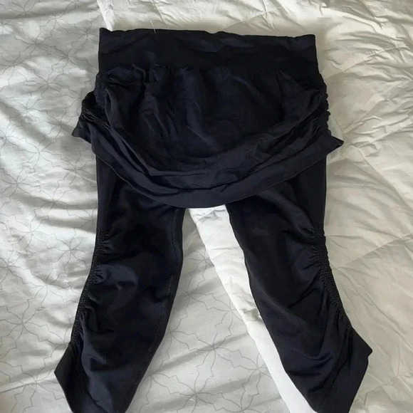 Athleta Pants - ATHLETA size small leggings skirt